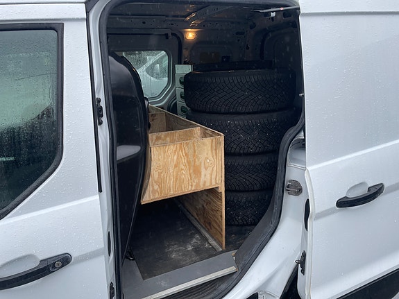 Ford Transit Connect 17 of 21