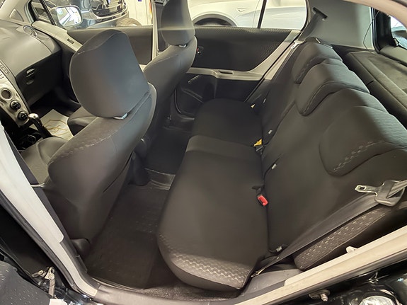 Toyota Yaris 17 of 30