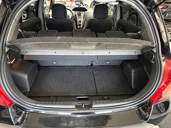 Toyota Yaris 14 of 30