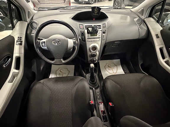 Toyota Yaris 18 of 30