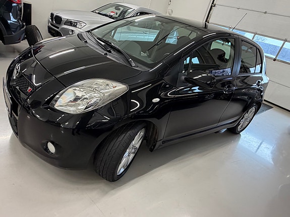 Toyota Yaris 11 of 30