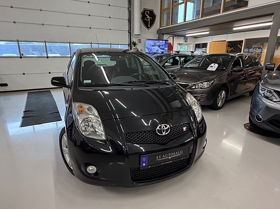 Toyota Yaris 3 of 30