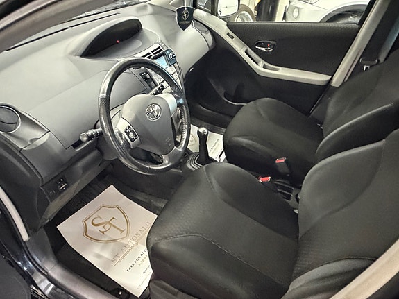 Toyota Yaris 19 of 30
