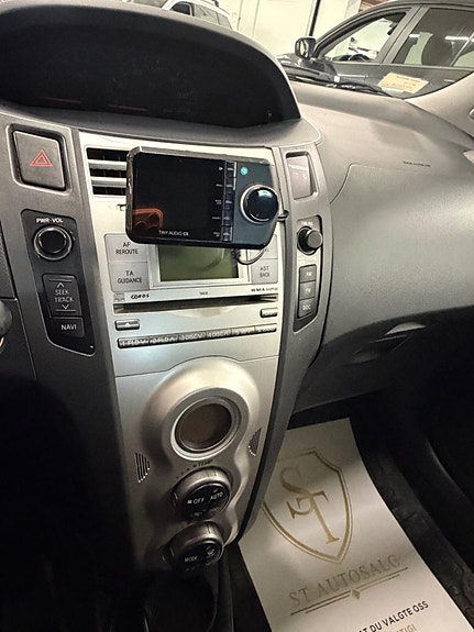 Toyota Yaris 21 of 30