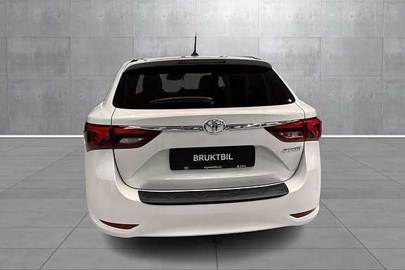 Toyota Avensis 4 of 25