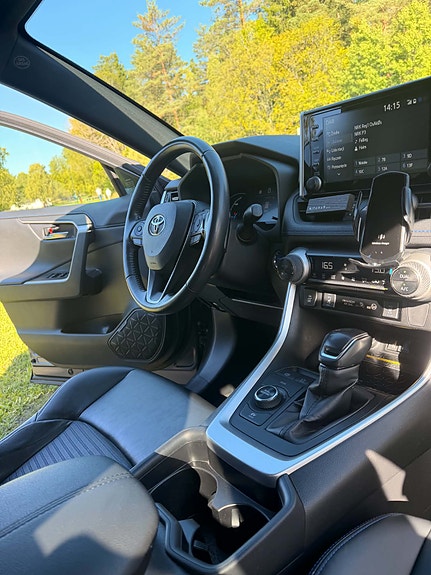 Toyota RAV4 6 of 12