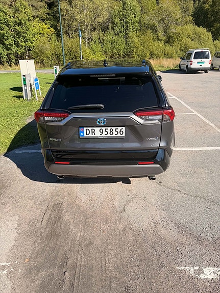 Toyota RAV4 9 of 12