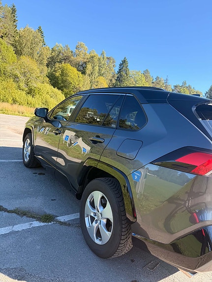 Toyota RAV4 5 of 12