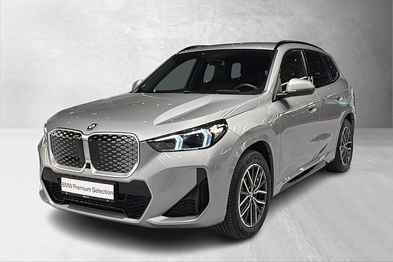BMW iX1 2 of 22