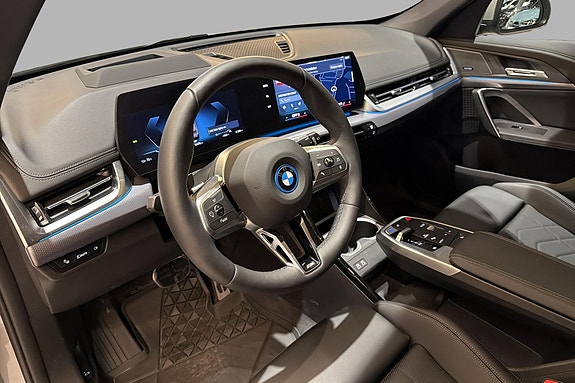BMW iX1 6 of 22