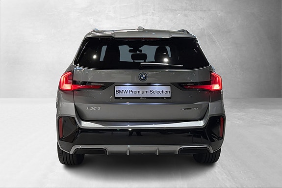 BMW iX1 4 of 22