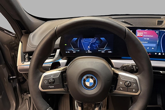 BMW iX1 7 of 22