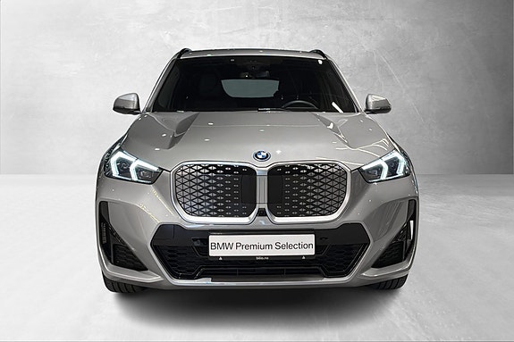 BMW iX1 3 of 22