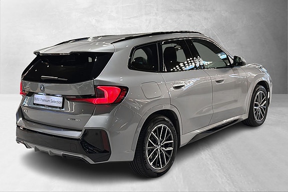 BMW iX1 5 of 22