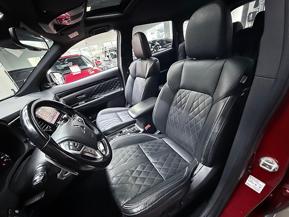 Mitsubishi Outlander 12 of 30