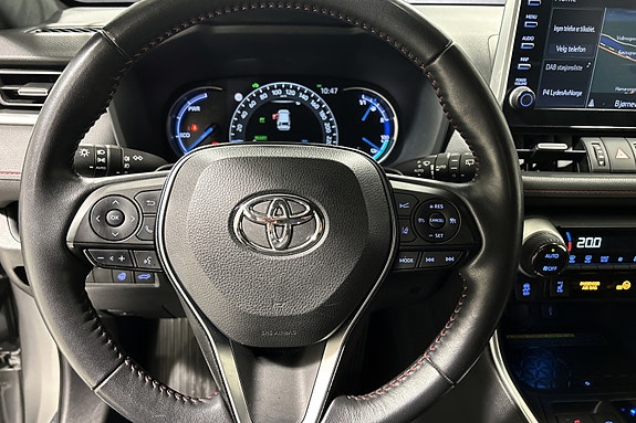 Toyota RAV4 12 of 30