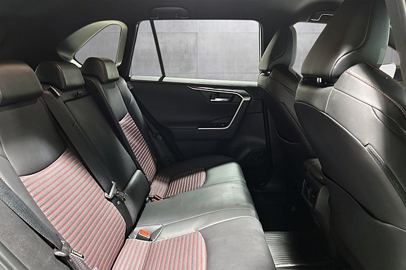 Toyota RAV4 16 of 30