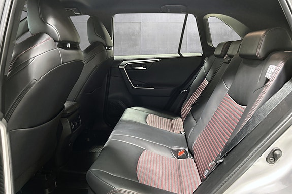 Toyota RAV4 17 of 30