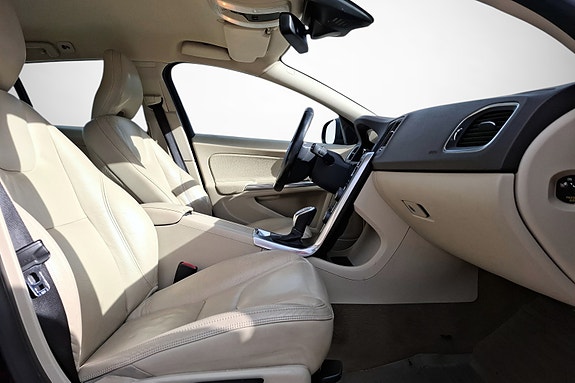 Volvo V60 12 of 26