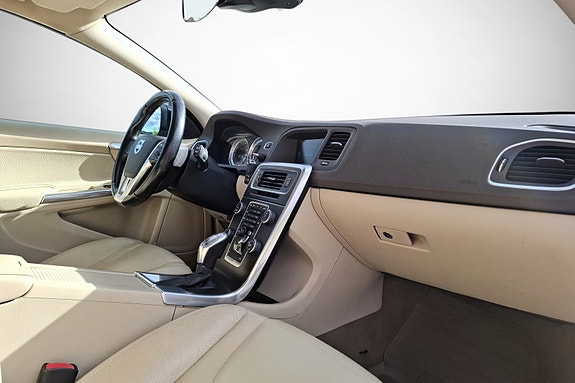 Volvo V60 14 of 26