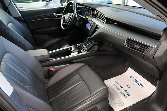 Audi e-tron 25 of 30