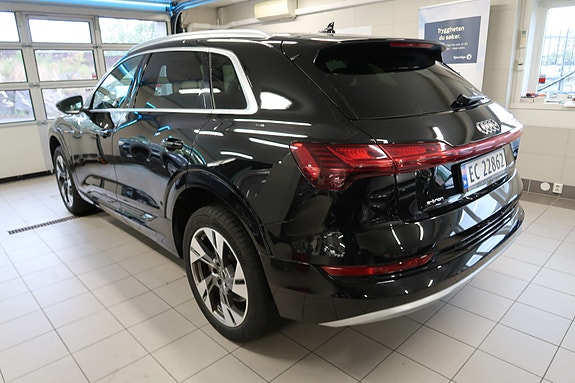 Audi e-tron 10 of 30