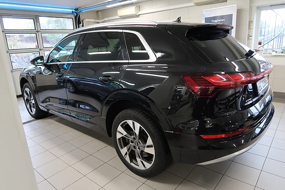 Audi e-tron 12 of 30