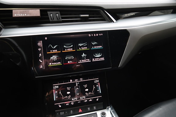 Audi e-tron 28 of 30