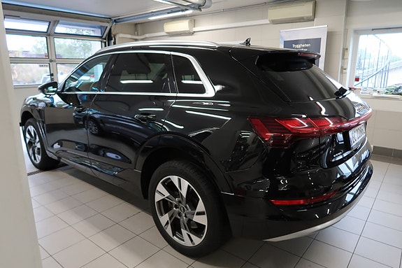 Audi e-tron 13 of 30