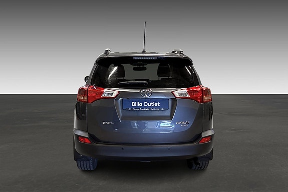 Toyota RAV4 6 of 18
