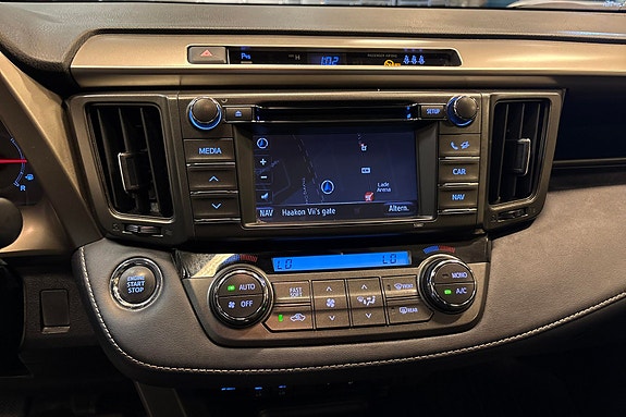 Toyota RAV4 9 of 18