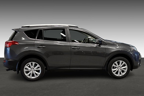 Toyota RAV4 4 of 18