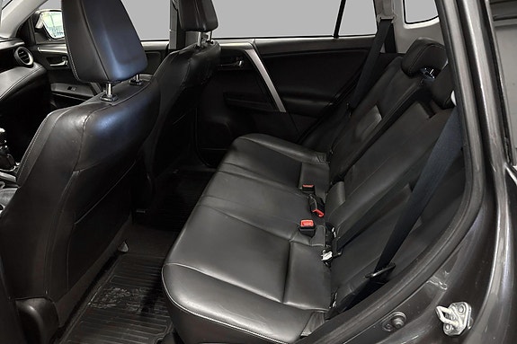 Toyota RAV4 12 of 18