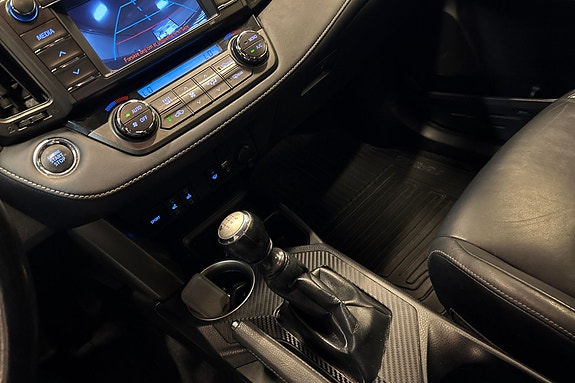 Toyota RAV4 10 of 18