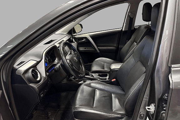 Toyota RAV4 7 of 18