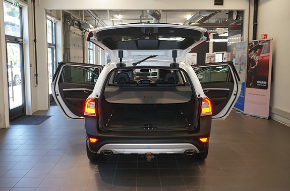 Volvo XC70 14 of 30