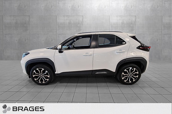 Toyota Yaris Cross 2 of 21