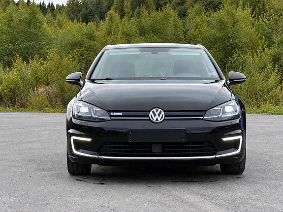 Volkswagen e-Golf VII 2 of 27