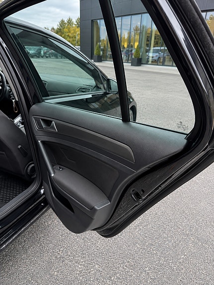 Volkswagen e-Golf VII 22 of 27