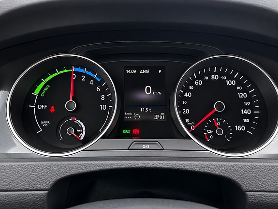 Volkswagen e-Golf VII 10 of 27