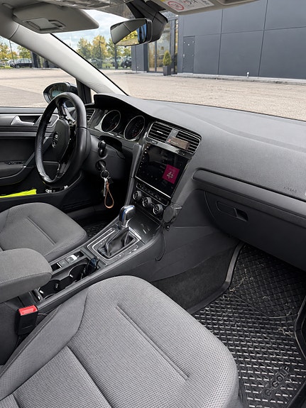 Volkswagen e-Golf VII 20 of 27