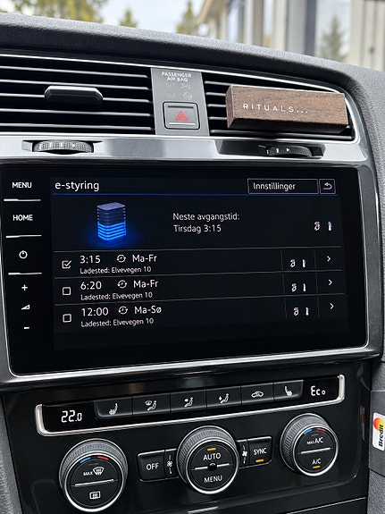 Volkswagen e-Golf VII 18 of 27