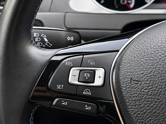 Volkswagen e-Golf VII 12 of 27