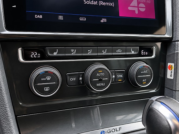 Volkswagen e-Golf VII 14 of 27