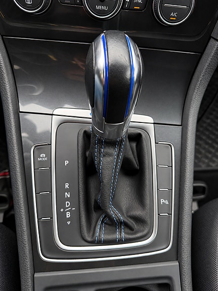 Volkswagen e-Golf VII 13 of 27