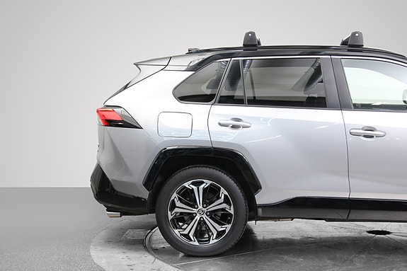 Toyota RAV4 Plug-in Hybrid 7 of 26