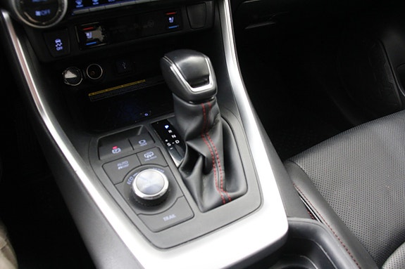 Toyota RAV4 Plug-in Hybrid 18 of 26