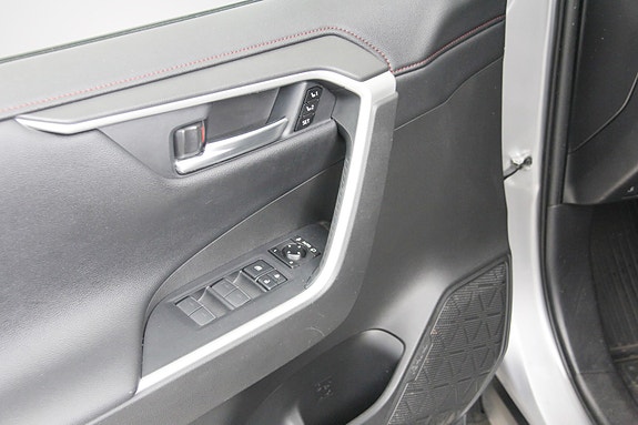 Toyota RAV4 Plug-in Hybrid 21 of 26