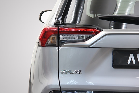 Toyota RAV4 Plug-in Hybrid 12 of 26