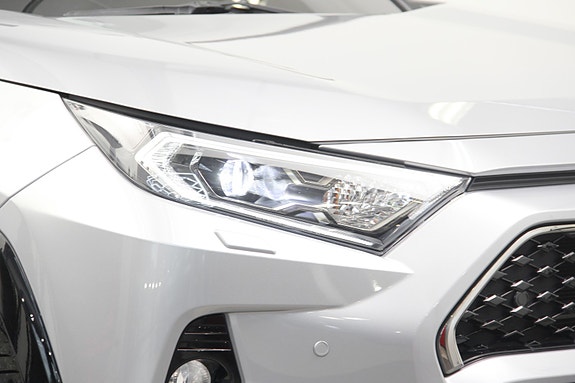 Toyota RAV4 Plug-in Hybrid 11 of 26